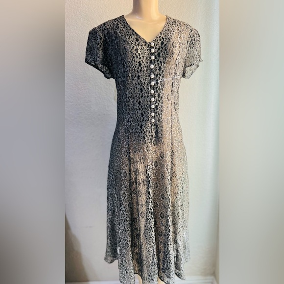 Vintage women’s dress see through size med to large measurement are included - Picture 3 of 14